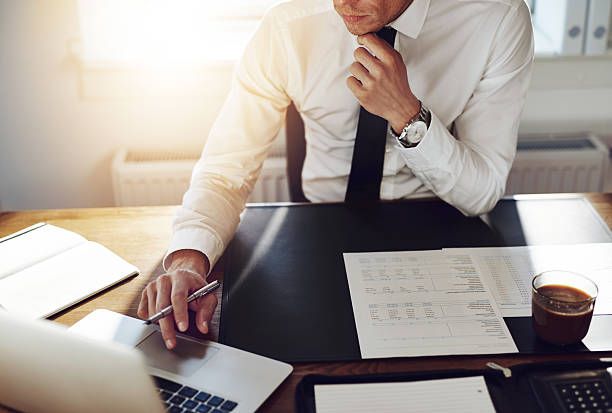تفاوت وکیل انتخابی و وکیل تسخیری و شرایط عزل وکیل